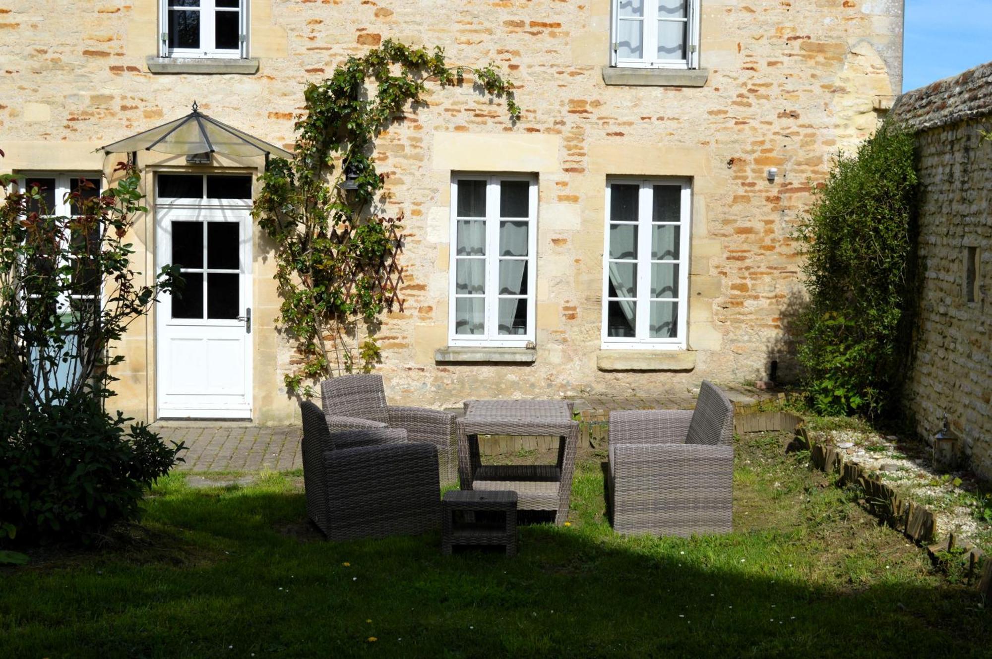 L'Auberge Du Lavoir, Maison En Pierres Avec Jardin Cairon Exterior photo